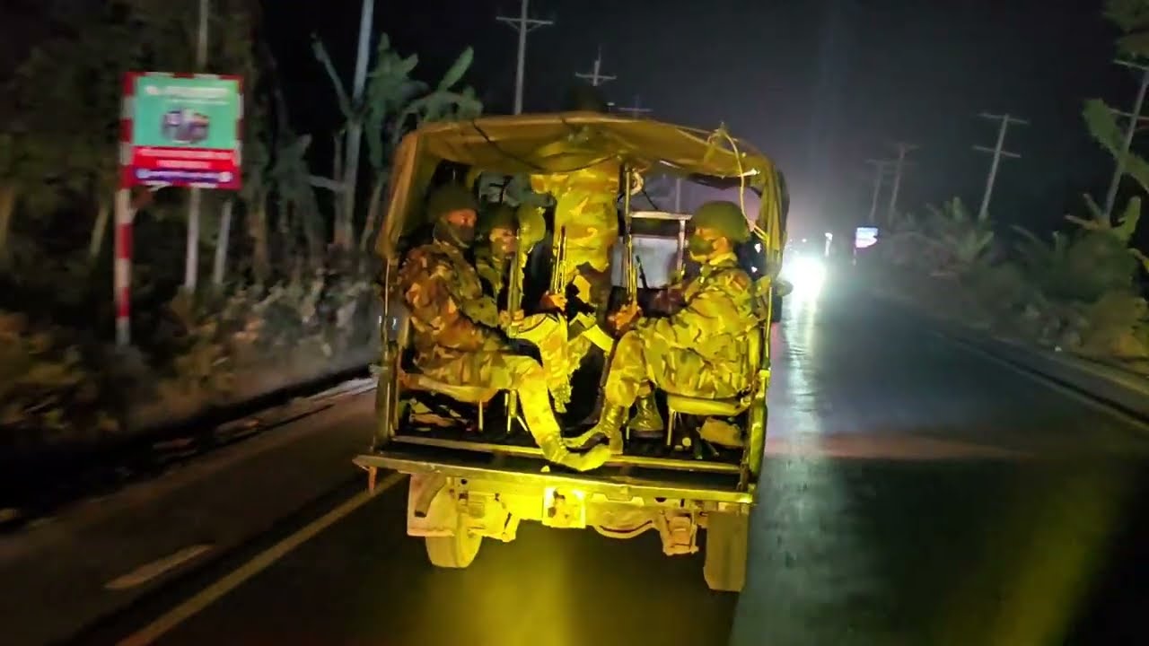 নির্বাচনকে কেন্দ্র করে পলাশে যৌথবাহিনির মহড়া। 