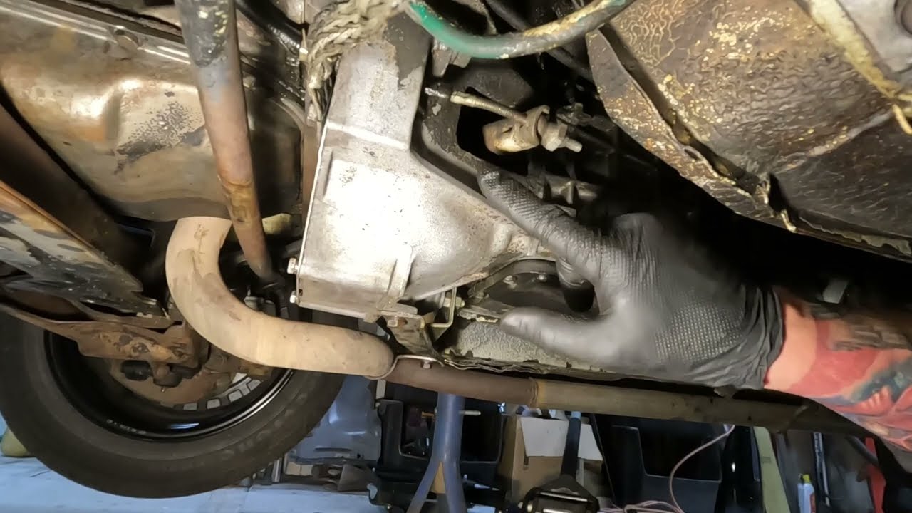 Fiat 124  Spider 2000,  Install clutch fork boot, adjust clutch