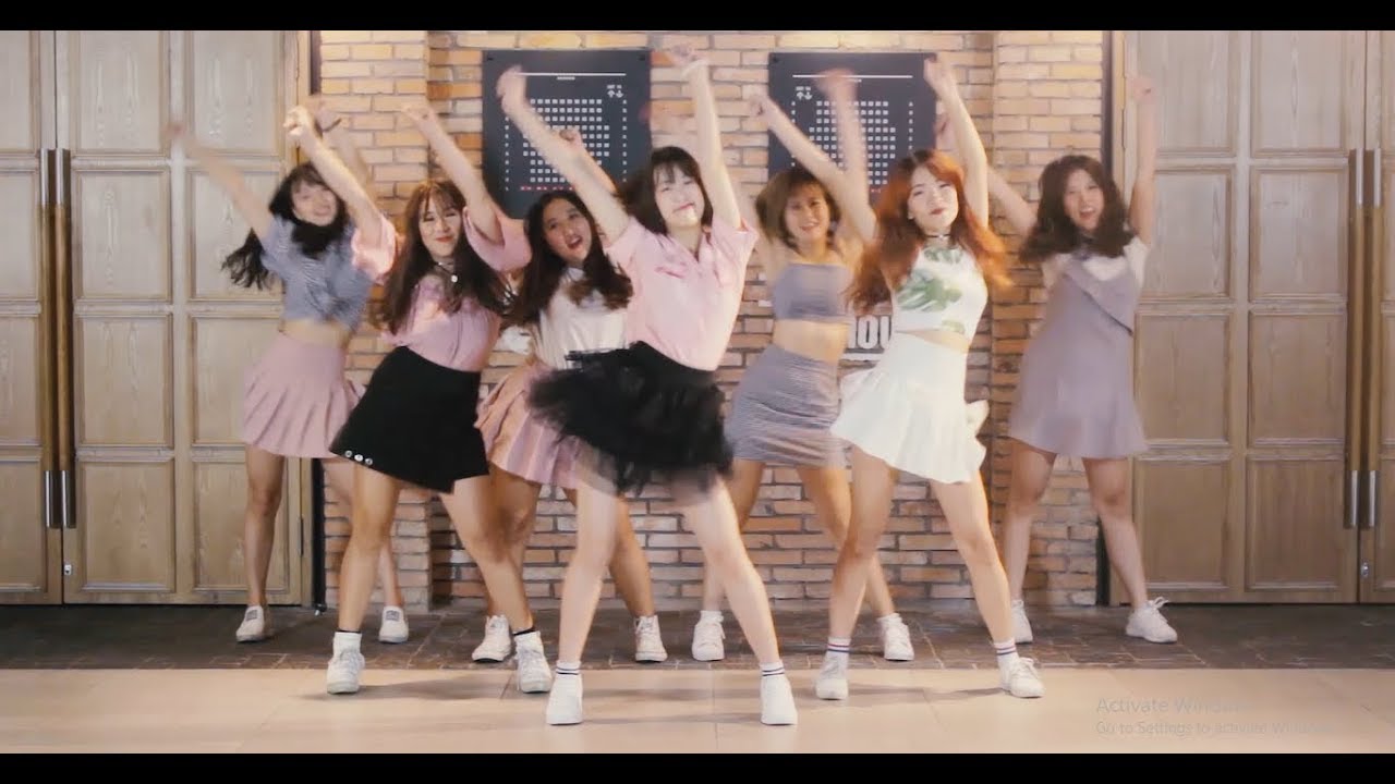 Girls' Generation (소녀시대)- HOLIDAY (홀리데이) dance cover by HEREUS from Vietnam