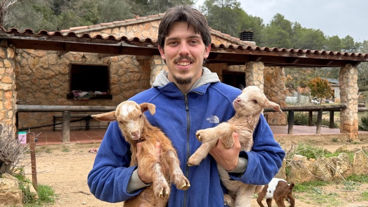 Dejó la ciudad con 21 años para vivir en el campo: así es su vida autosuficiente - VIDAENVELA