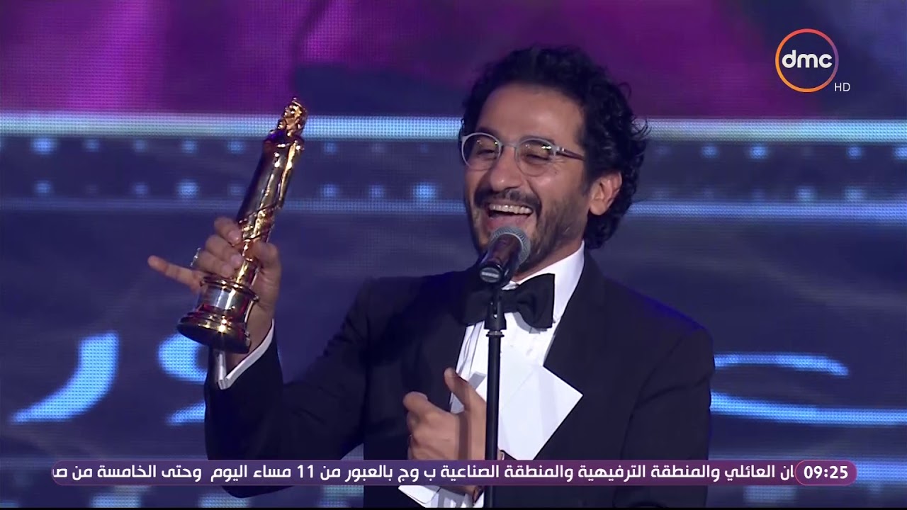 خفة دم احمد حلمي وشيكو وهو بيستلم افضل ممثل دور كوميدي ((اخدت الجايزة منك ))