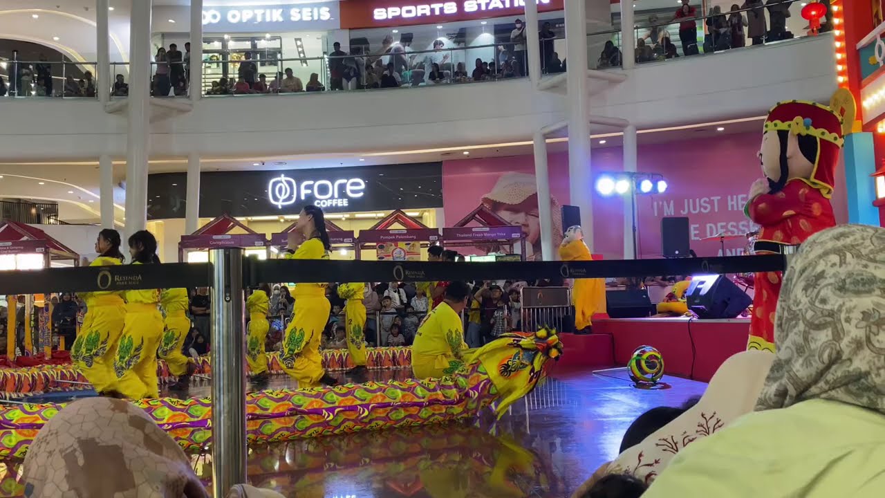 Barongsai naga kuning 