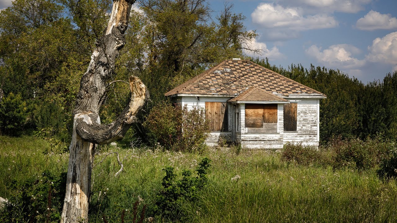 An Amazing Time Capsule House in this ABANDONED Ghost Town!!
