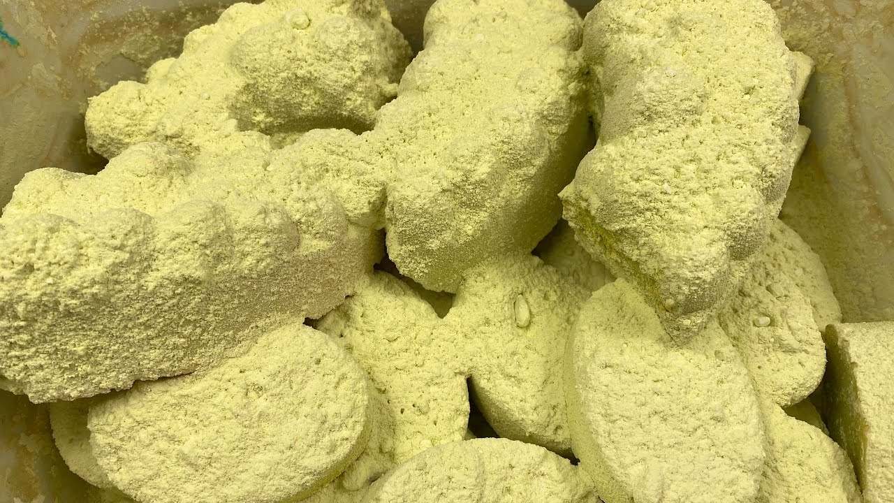 Extremely dusty reform gym chalk Crush | ASMR | RELAXATION | Anxiety relief