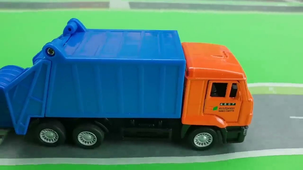 Come funzionano un camion dei pompieri con un carro attrezzi e un camion della spazzatura
