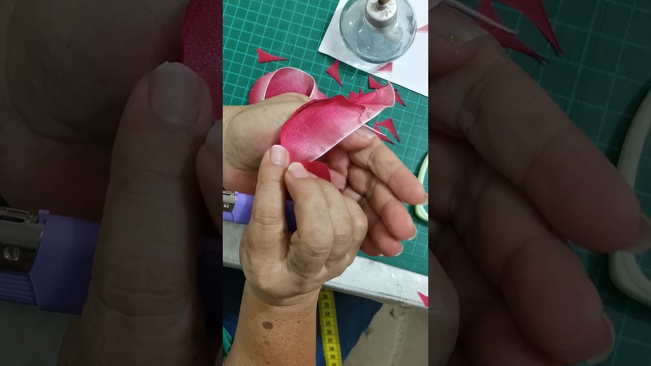 Rosa con listón de tafeta