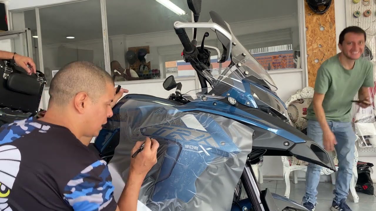 ASI QUEDO LA BENELLI TRK 502 2024 PERSONALIZADA PARA RECORRER SUDAMERICA