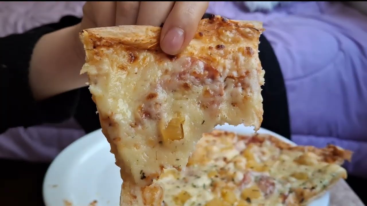 MY FIRST ASMR EATING PIZZA (don't ignore me pls haha) 