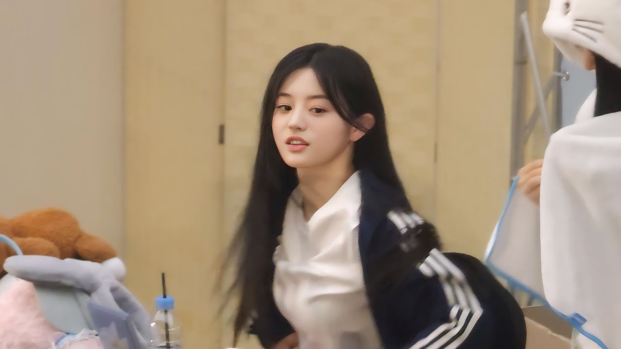 240406 아일릿 ILLIT 민주 MINJU 'SUPER REAL ME PUBLIC FANSIGNING 4K 60P @ 코엑스 스타필드 라이브 플라자