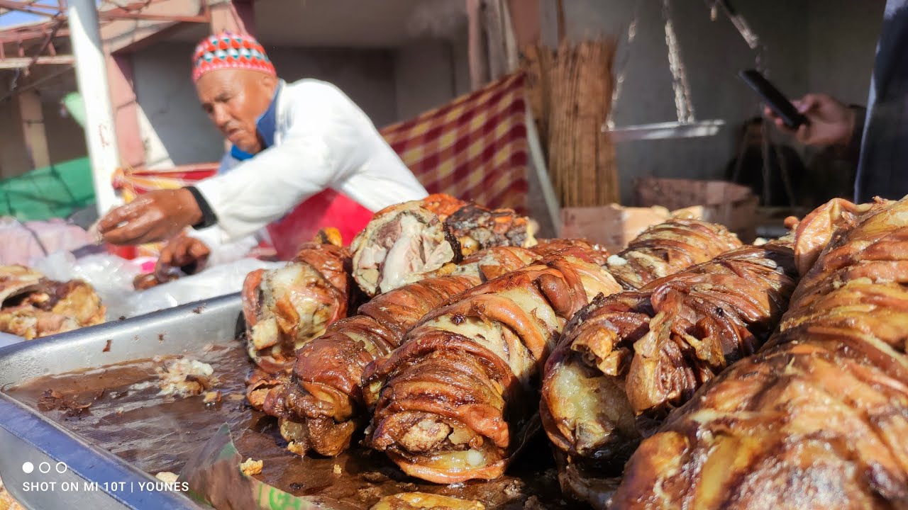 أقدم واحد كيصرع الشواء الملكي في الأسواق الأسبوعية بمنطقة الحوز