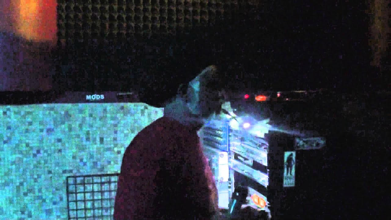 KING EARTHQUAKE LIVE @T EL BARRIO TORINO