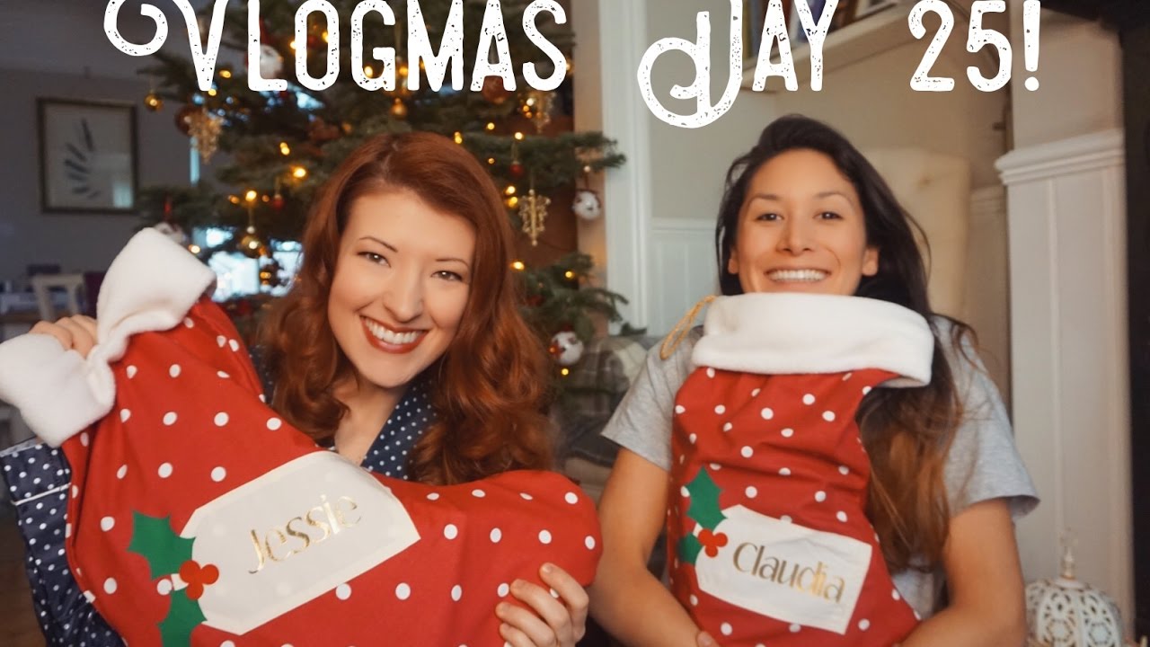 Christmas Day! Opening Our Stockings / Vlogmas Day 25