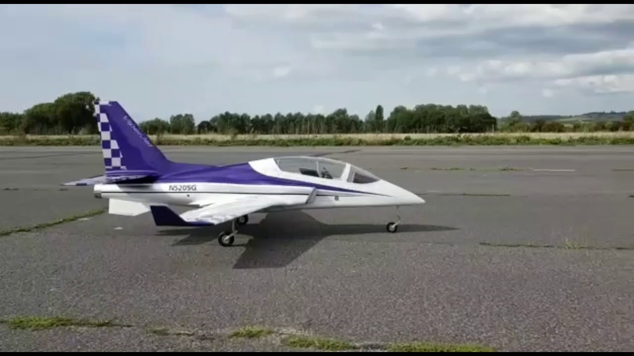 Mike's Carf 2.5mtr Viper jet. Take off