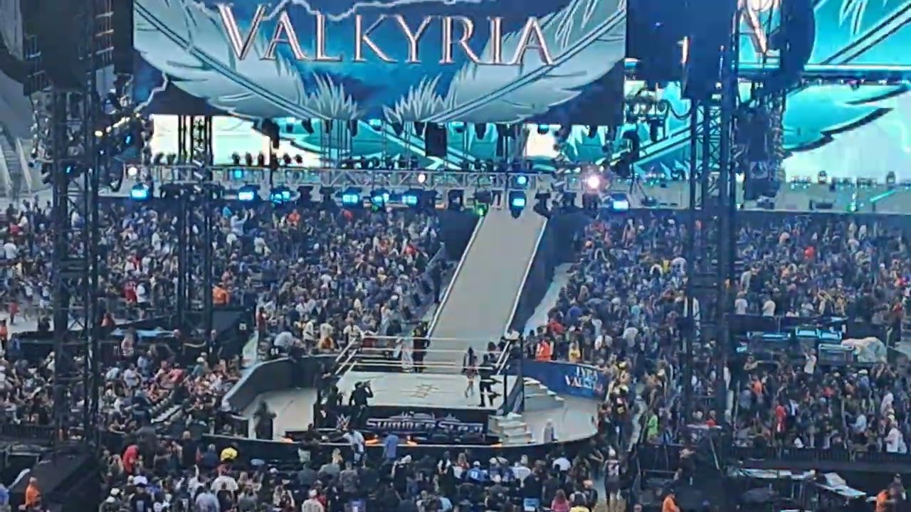 WWE Lyra Valkyria/Becky Lynch/ Live Entrances /8/2/25 NJ (SummerSlam)