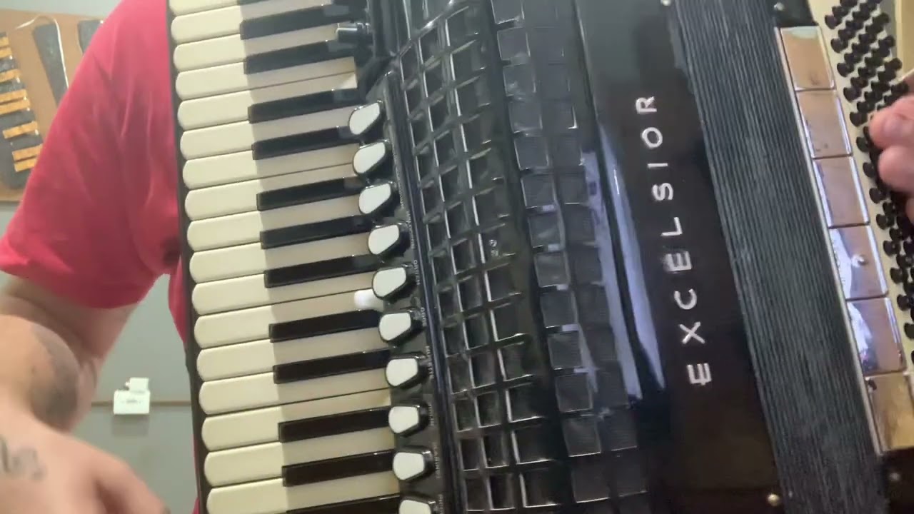 Como achar as notas no teclado da sanfona