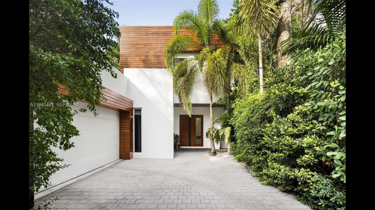 Tropical Modern Oasis in South Coconut Grove