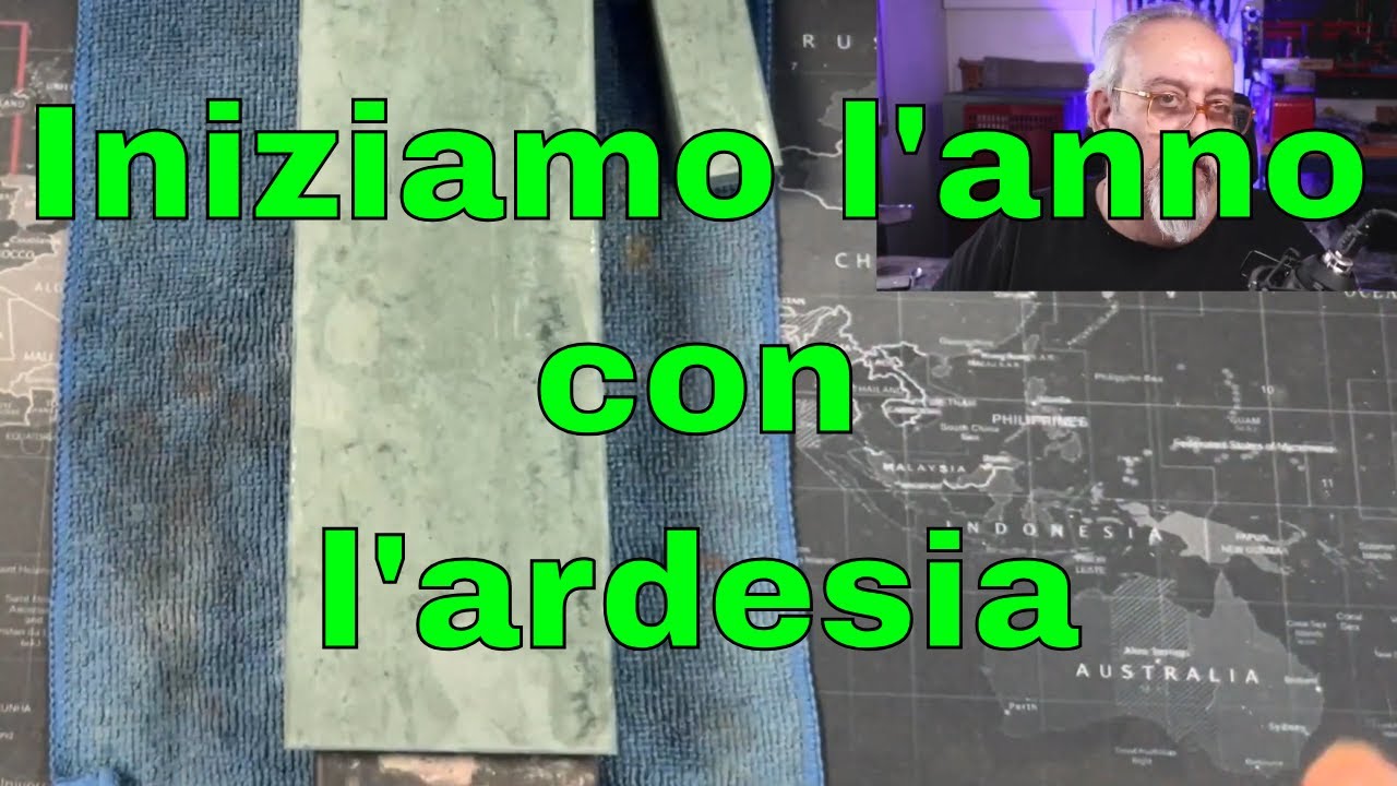 affilatura del rasoio a mano libera. Finitura con Ardesia verde del Vermont.
