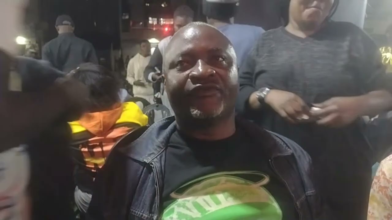 Temps fort 50:08 - 55:08 de Nous pleurons notre sr Mamie Bomena avec Adoration et le louange