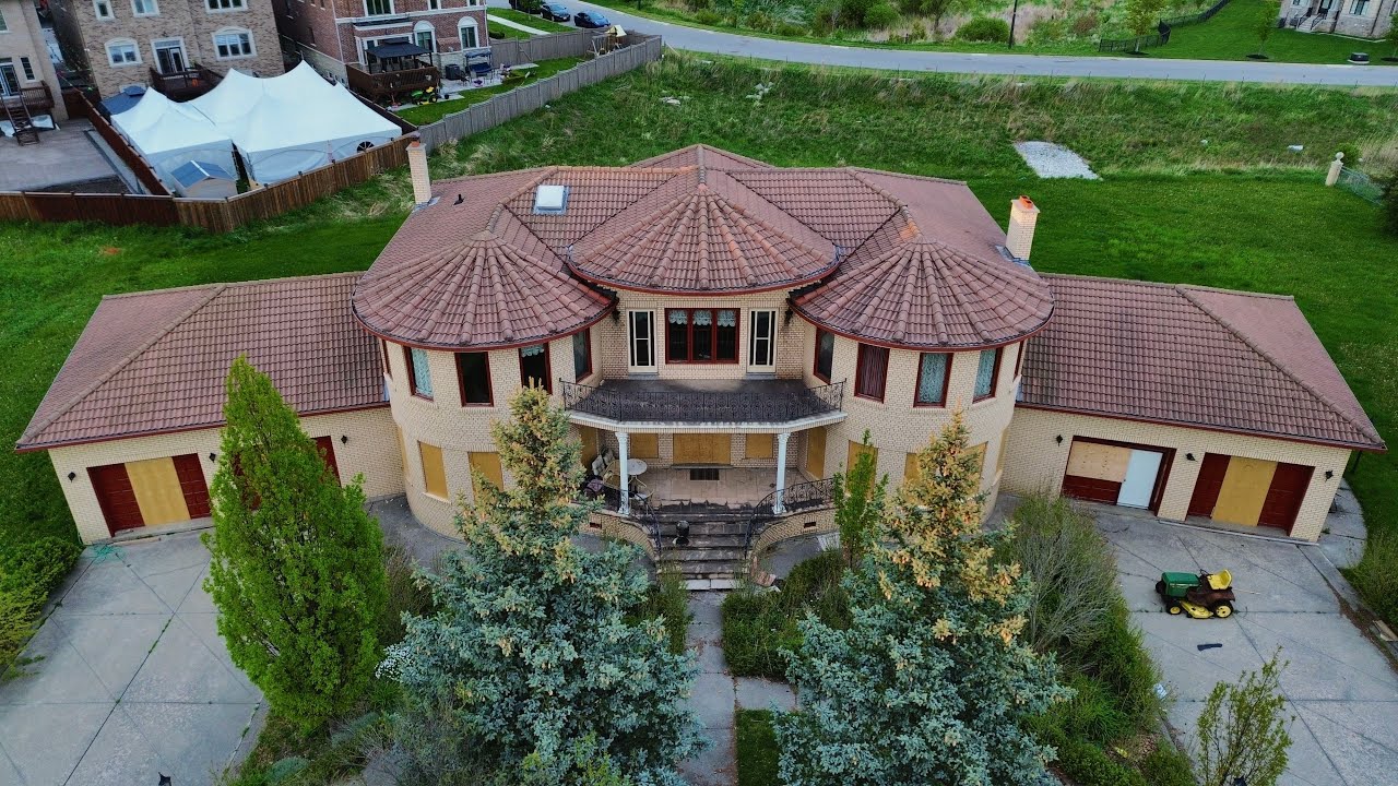 Italian Families ABANDONED $12,000,000 1980’s Italian Villa With EVERYTHING Left Behind