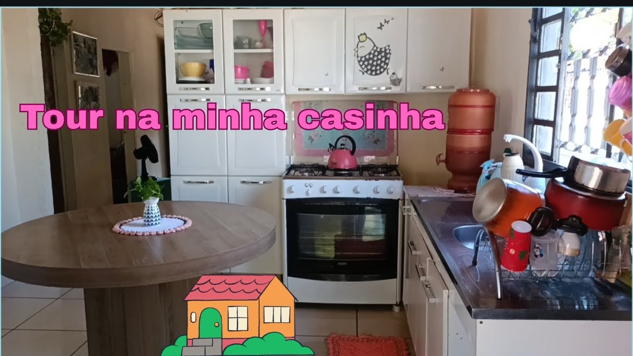 Fomos embora/ Estamos morando em uma cidade com  cerca de 2.800 habitantes. 