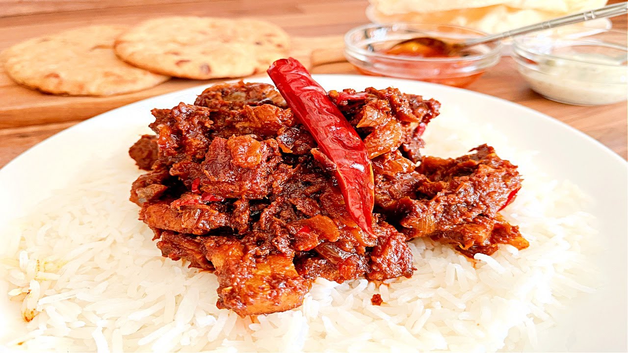 Fiery GOAN Pork Curry with Home Cooked Popadoms