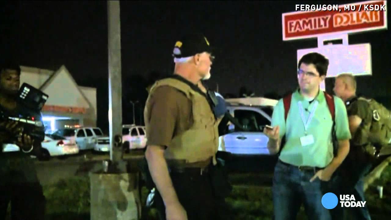 'Oath keepers' in Ferguson agitate cops and protesters
