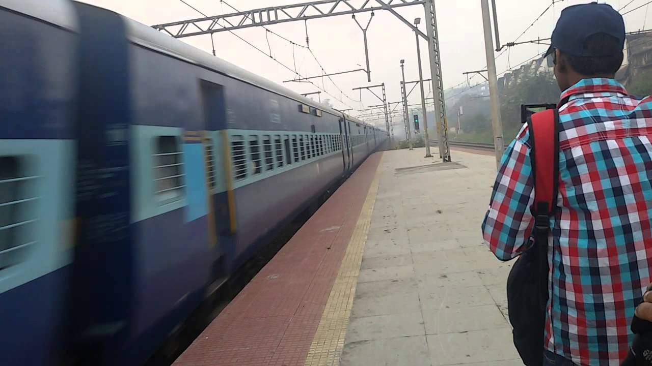 KJM WDP4 20056 with Mandovi Express