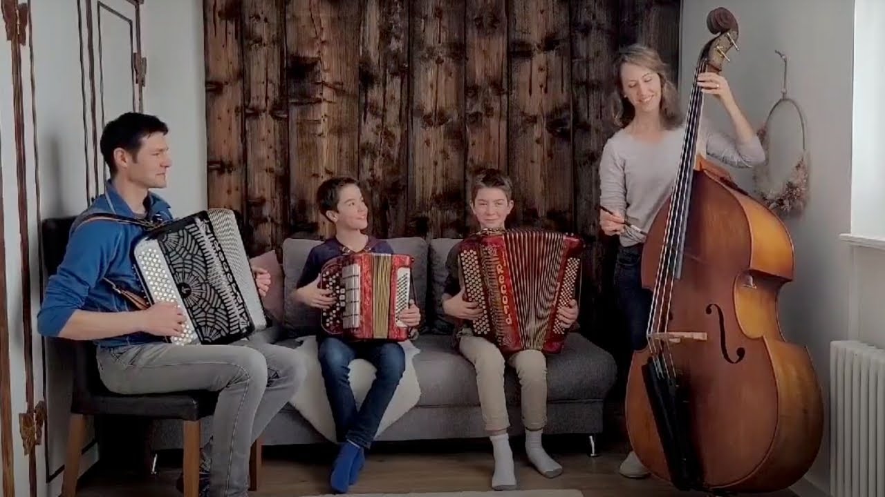 Familienkapelle Stöckli | Prosit Bruno