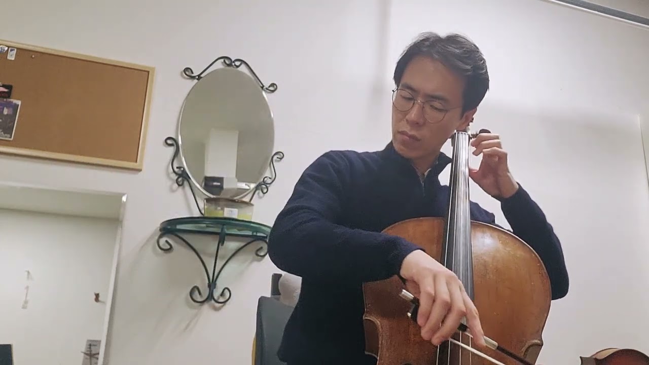 See description below: Bow Hold Comparison (200 subscribers celebration!) - Greensleeves