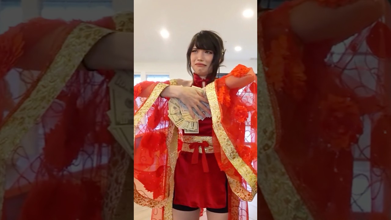 Emiru Does A Money Spread 😭