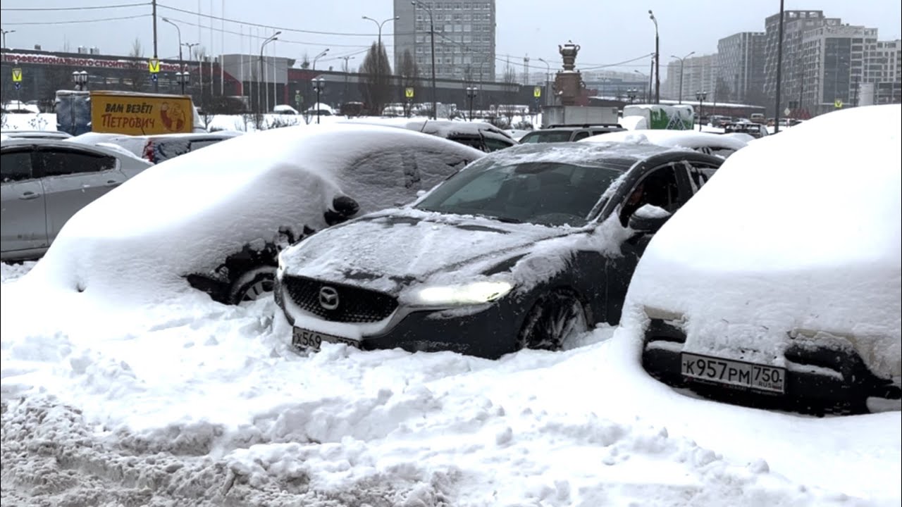 HEAVY SNOWFALL! 2022 Mazda 6 Plowing out of Snow! Cars slipping!