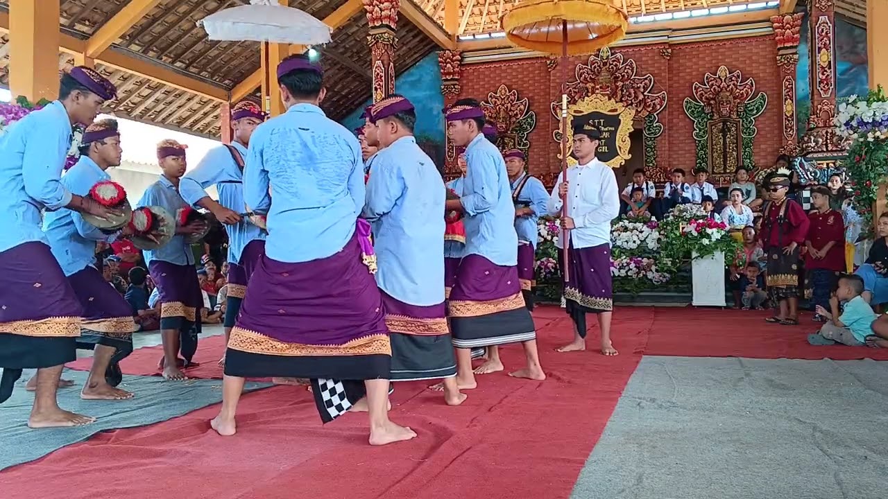 Penampilan Seka Baleganjur Pemuda Dusun Gel-gel, Kampung Bali Sadhar Utara
