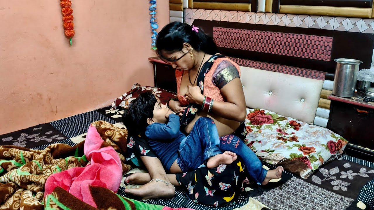 दोनों दूध एक साथ भी निकल कर पिटी है पागल लड़की | Dono Bahar Nikal Ke Piti Hai Ye Ladki | #Desibhabhi