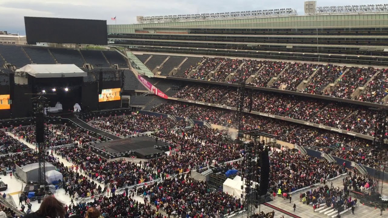 190511 Idol Armys Fanchants inside Soldier Field