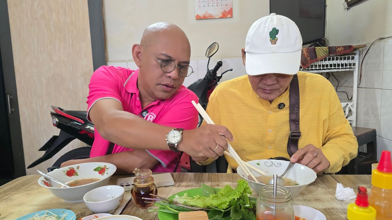 Dù rất ngon nhưng Quán Phở Ngọc Phú gần 40 năm tại Nha Trang mỗi ngày vẫn tà tà 