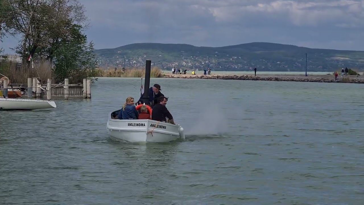 Angleindma gőzcsónak a Csavargőzösnél (steamboat)
