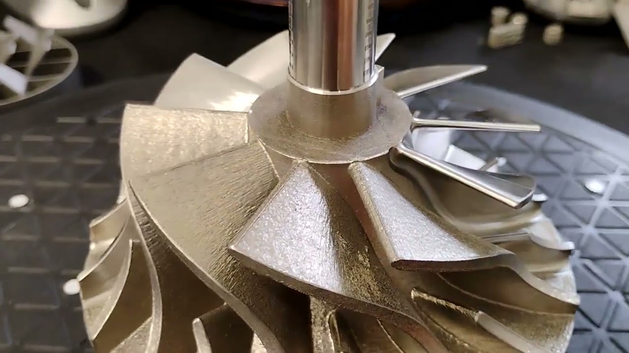 Powierzchnia detalu z metalu wydrukowanego na drukarce 3D