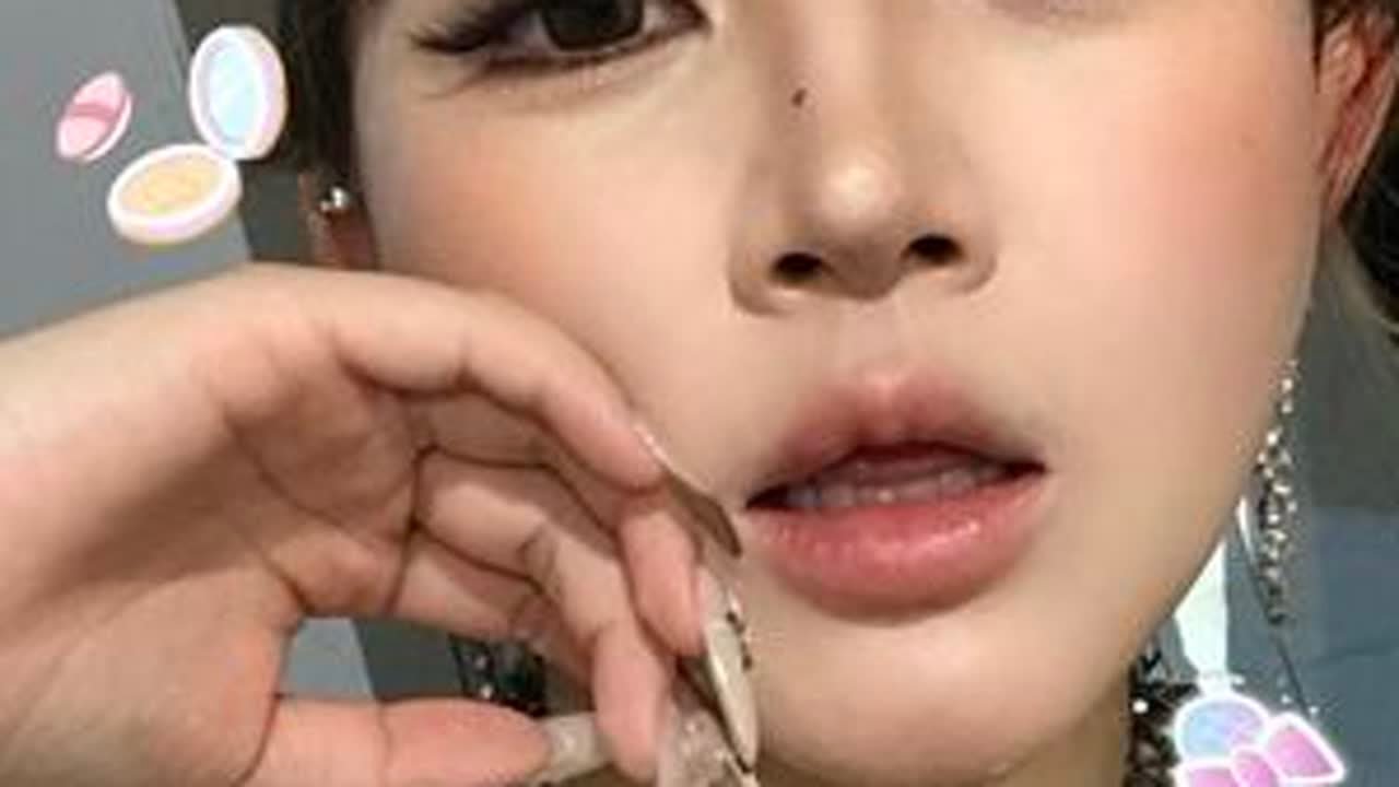 更适合肉脸宝宝食用的妍式小烟熏 你的妍值很高啊！#美妆 #妆容分享 #许我耀眼 #圆脸