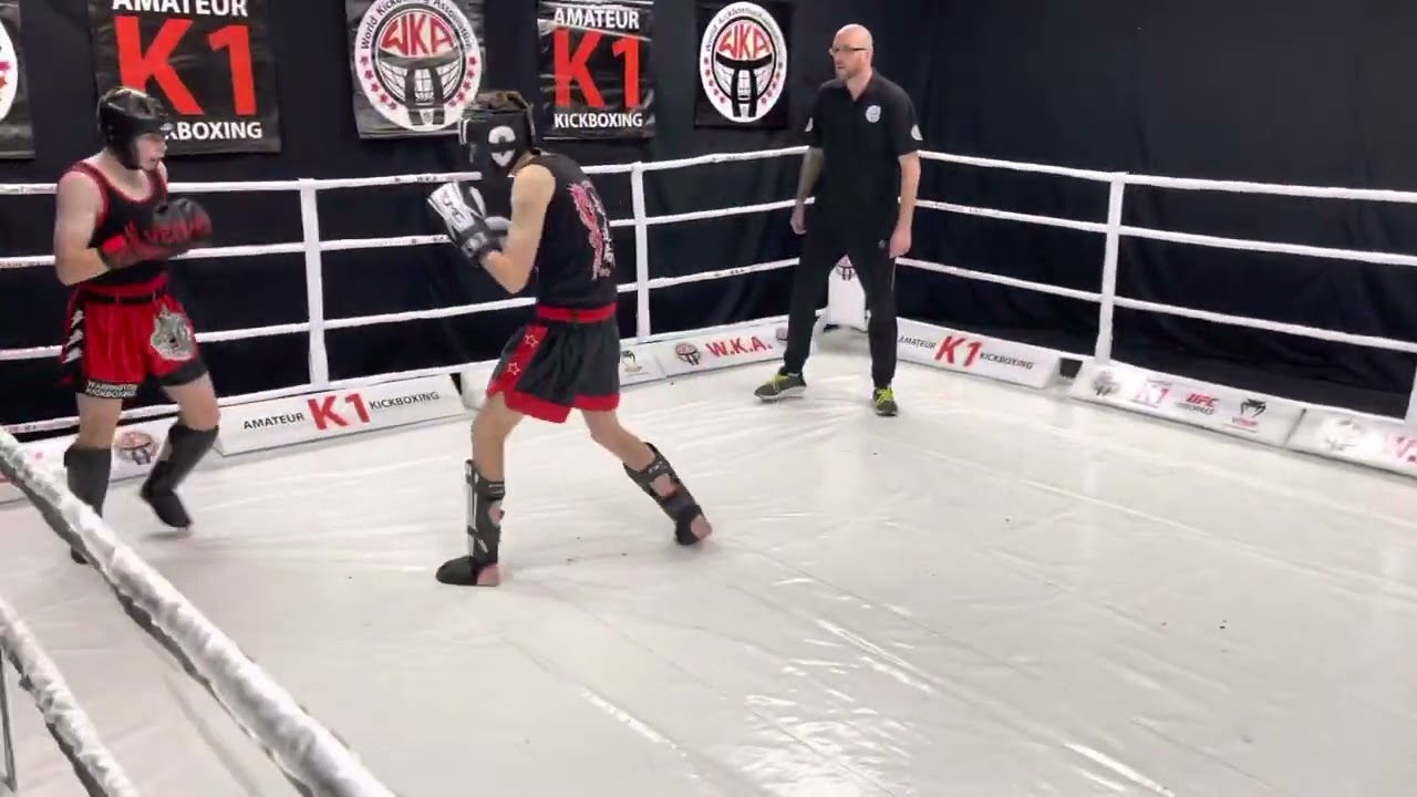 WKA Amateur English Lightweight Title ( K1-Light ) : Gabriel Johnson vs Liam Dilley - Round 2.