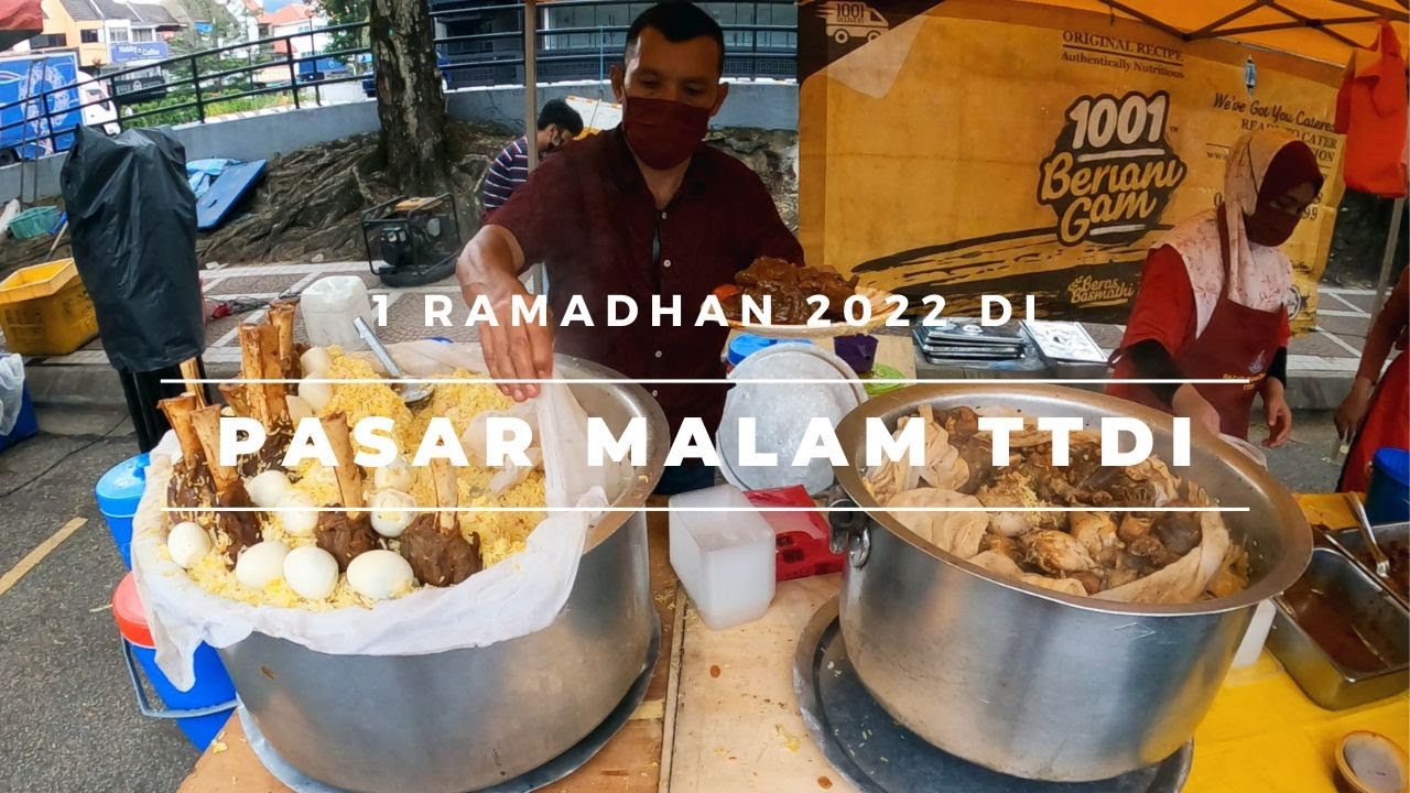 Suasana Pasar Malam TTDI pada 1 Ramadhan 2022