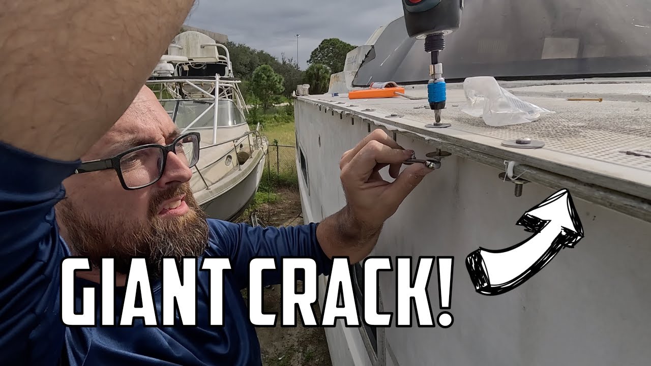 ⛵️ Hurricane-damaged DIY catamaran. The leaky deck-hull joint 💦 Ep 603