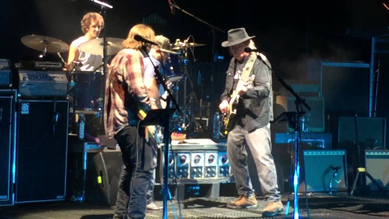 Neil Young + Promise of the Real 
