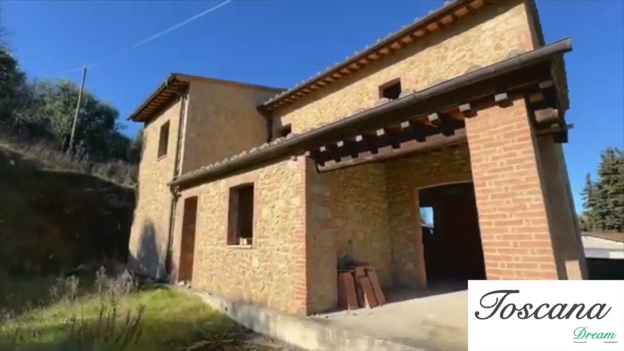 Volterra,Casale nelle colline toscane  Da completare