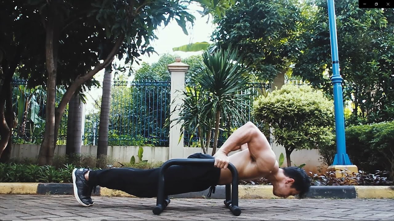 Membentuk Otot BAHU dan TRAPS dengan CALISTHENICS