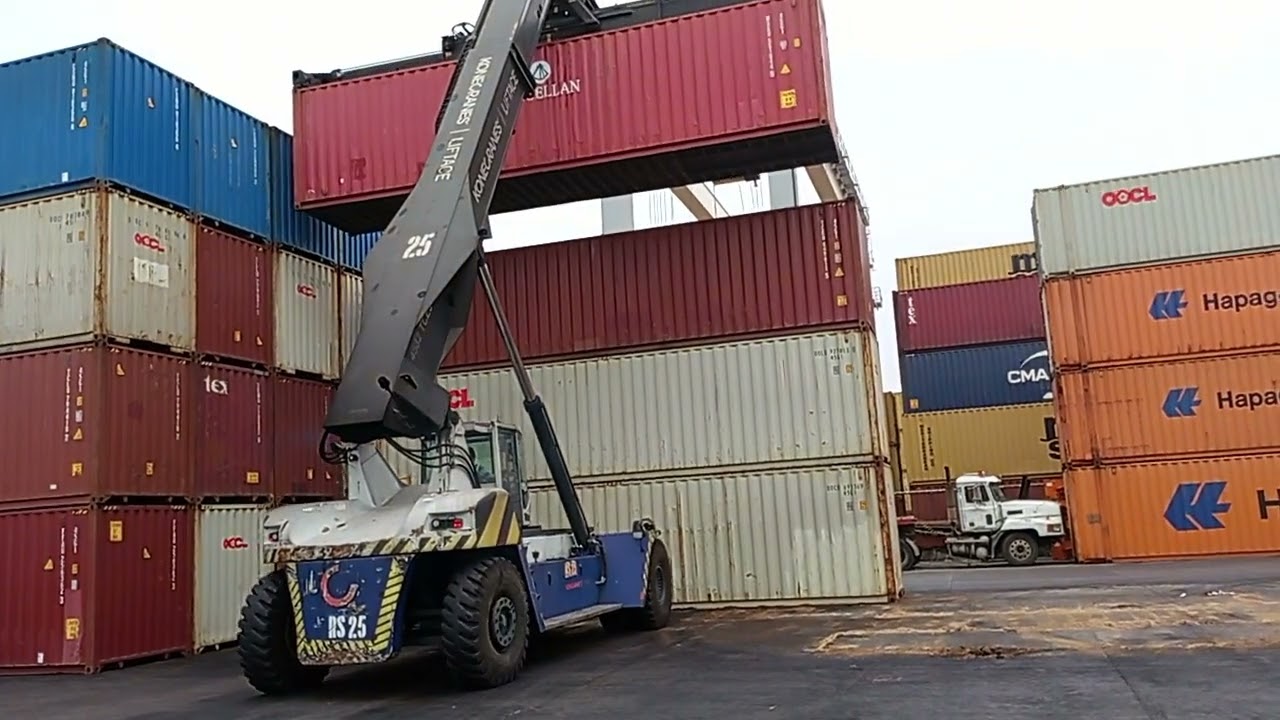 how to operate a #container  #reachstacker #konecranes #equipment