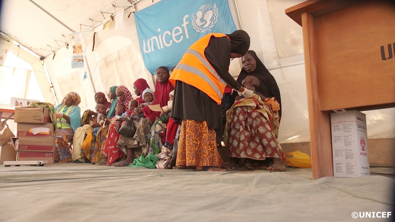 Umara, el niño nigeriano que ha sobrevivido a la malnutrición en un campamento gracias a UNICEF