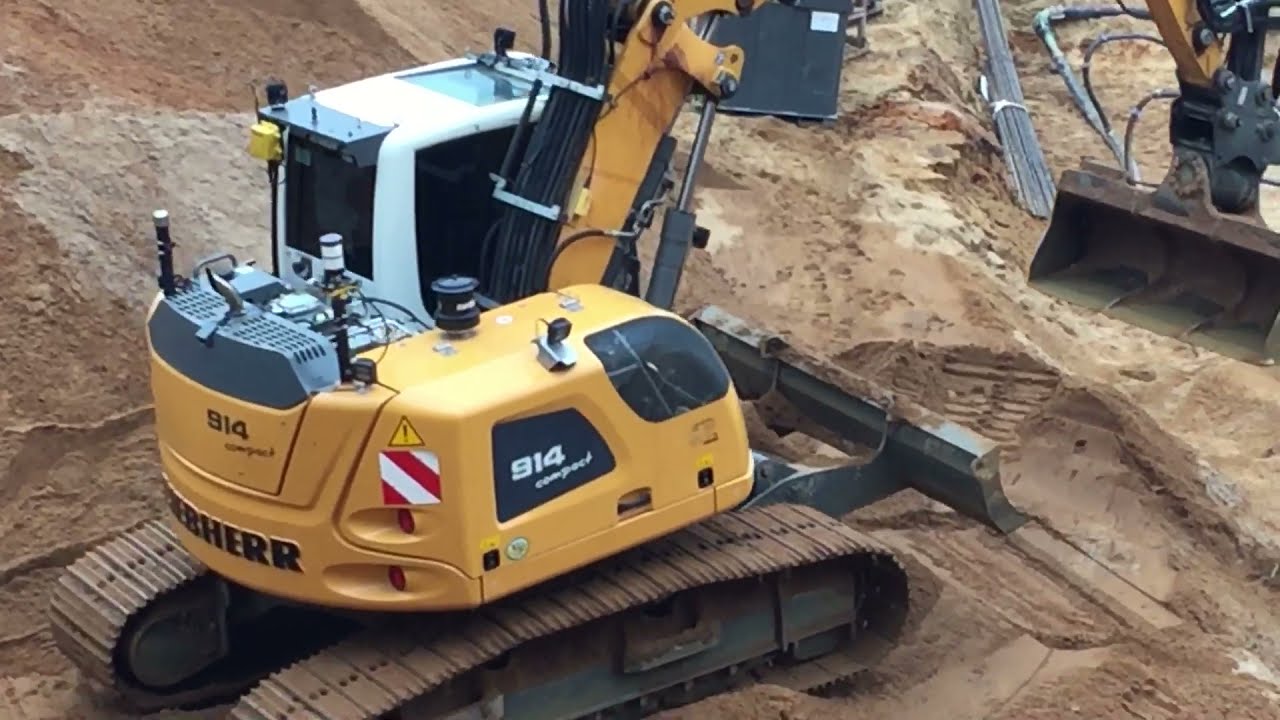 Liebherr R914 Compact/ Wochenmarkt Harburg #harburg #bagger
