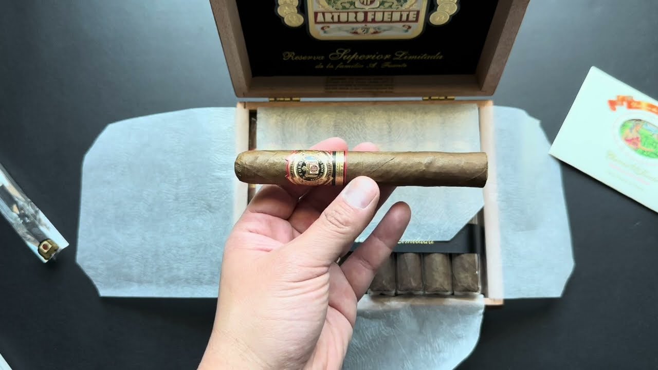 Arturo Fuente Don Carlos Double Robusto Cigar Unboxing