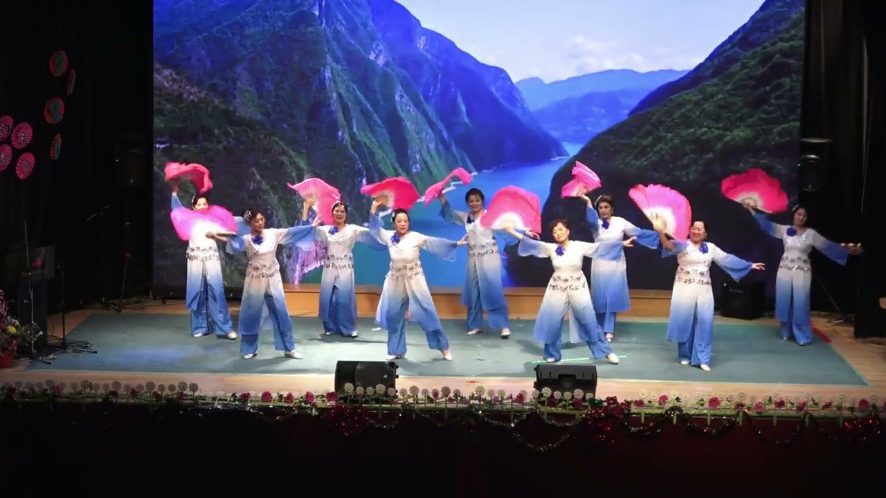 2026，情系新春大型文艺联欢晚会 舞蹈翩翩枫叶情《我的祖国》 爱旅游摄录