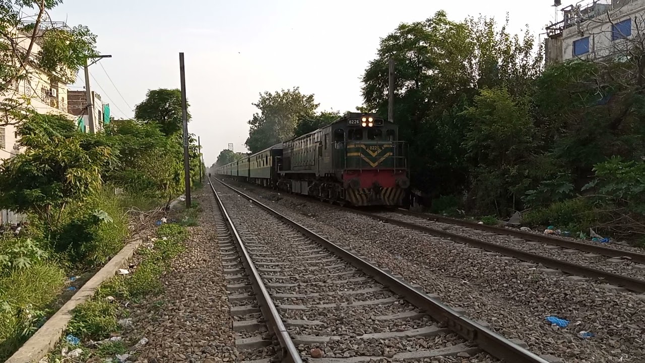 5up Greenline Express passing through rail road crossing in Lahore